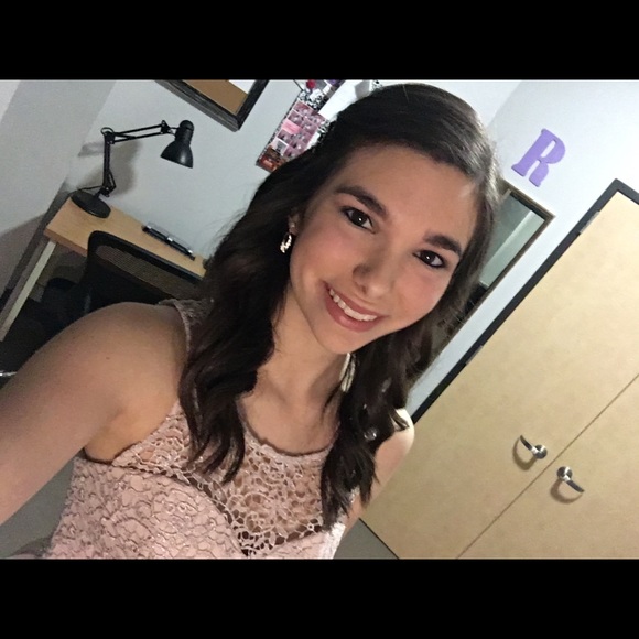 Meet your Posher, Rochelle - Picture 3 of 8